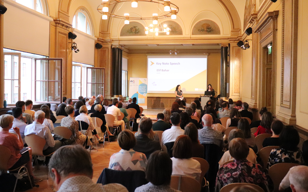 Osrednji plenarni prispevek: Elif Bahar iz OECD. Osrednji plenarni prispevek: Elif Bahar iz OECD